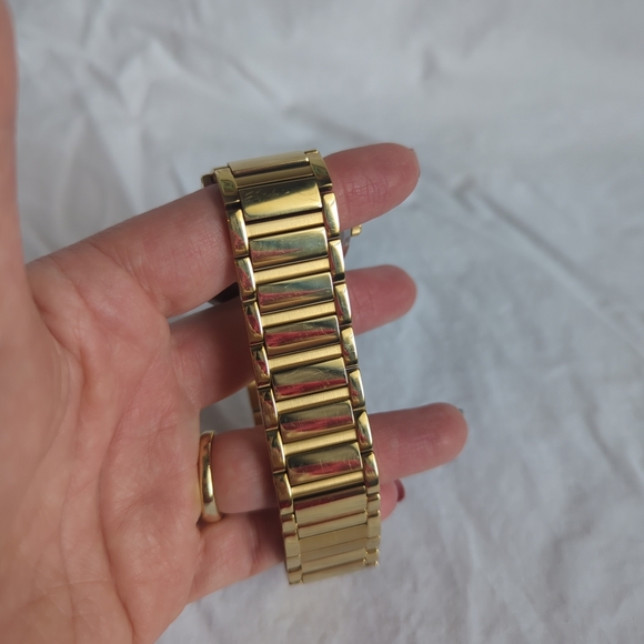 Bulova Futura MODERN Men's Watch MODEL 97D116 Gold Stainless Steel - Picture 7 of 12